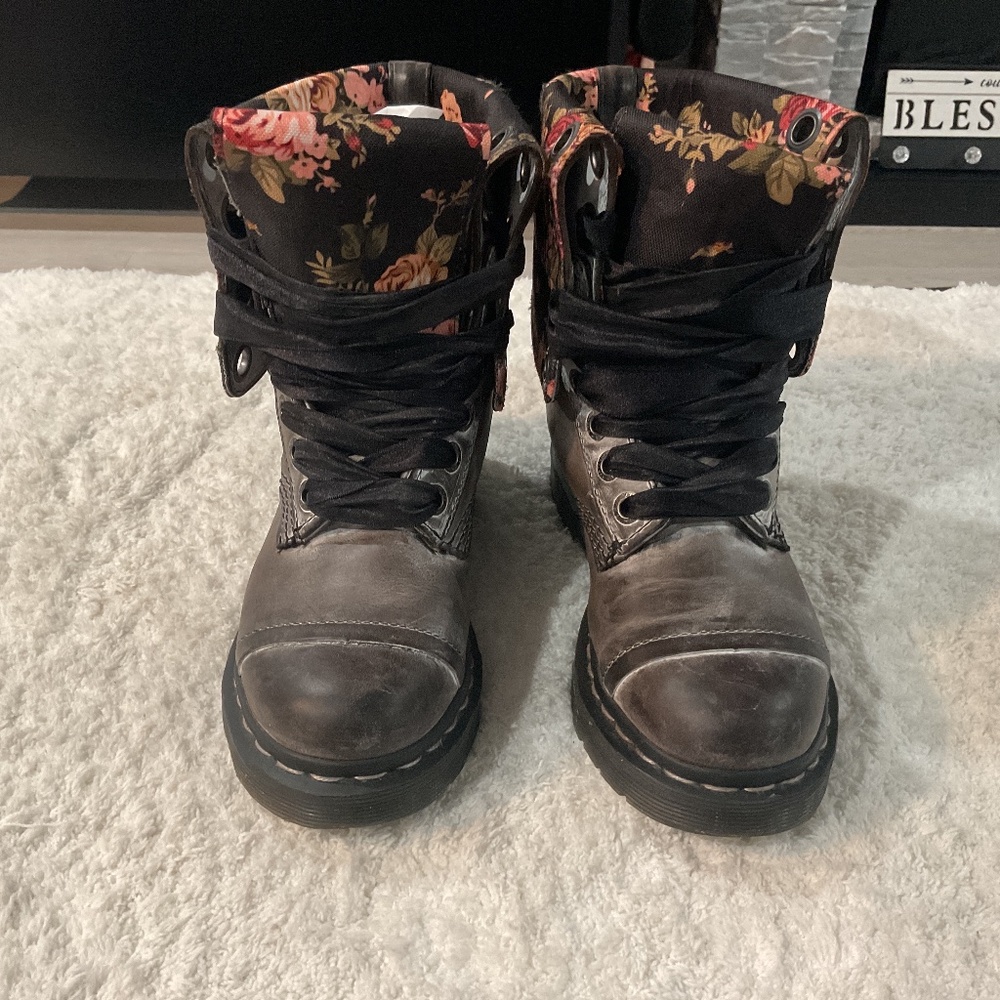 Dr Martens Triumph Boots (USED FOR ABOUT A WEEK )